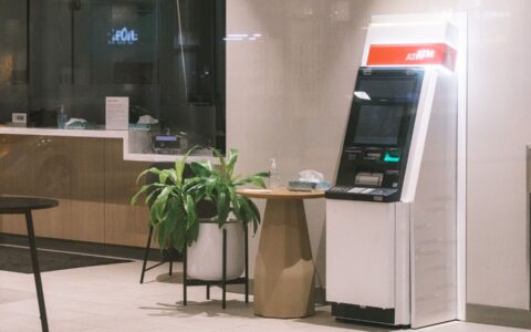 本地银行 vs 电子账户：在马耳他收工资付房租怎么配